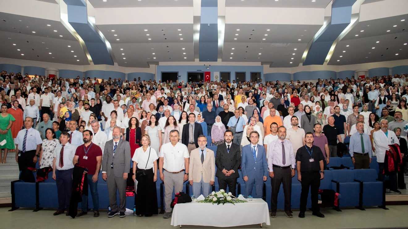 Selçuk Üniversitesinde genç hekimler diplomalarına kavuştu